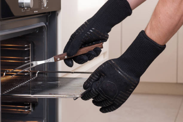 istock cook removes the hot tray 924108732