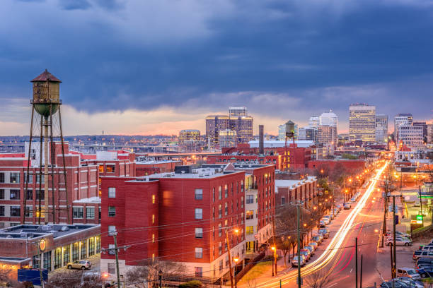 richmond, virginia, eua - richmond virginia virginia skyline urban scene - fotografias e filmes do acervo