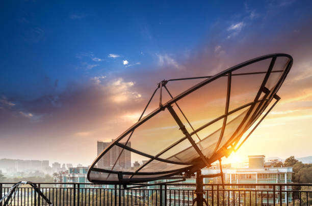 a estação meteorológica está no telhado em guangzhou, china - chinese pattern audio - fotografias e filmes do acervo