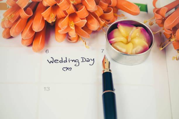 istock Reminder Wedding day in calendar planning and fountain 924159832