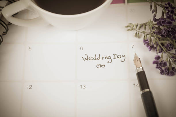 istock Reminder Wedding day in calendar planning and fountain 924159882