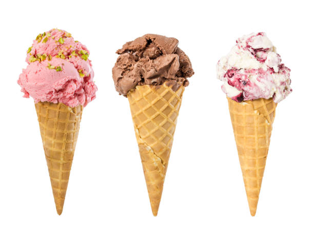 juego de helados en cono de galleta aislado en blanco - waffle isolated food photography fotografías e imágenes de stock