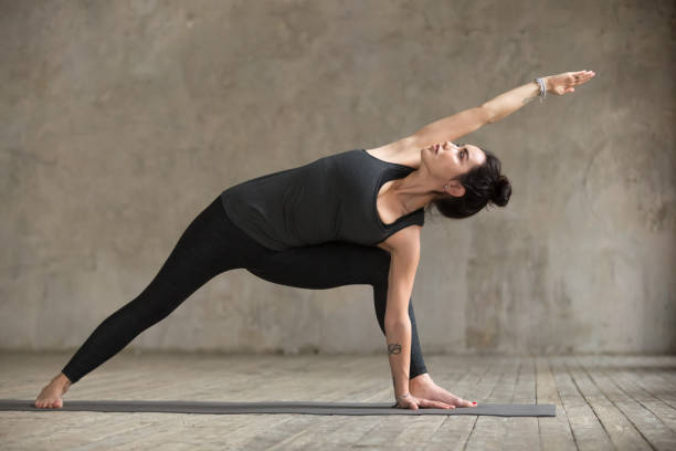 istock Young woman doing Utthita parsvakonasana exercise 924163410