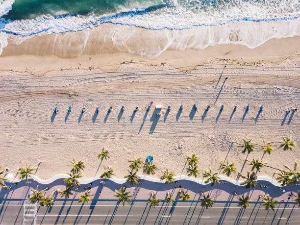 ドローンの観点から日の出フォート ローダーデール ビーチ - southern usa sand textured photography ストックフォトと画像