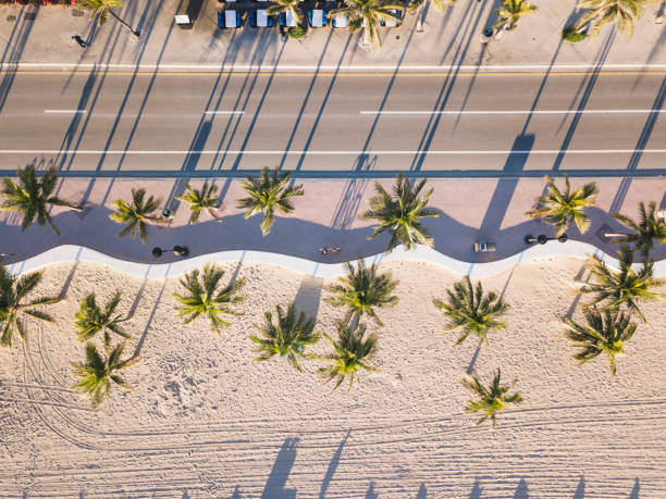 ドローンの観点から日の出フォート ローダーデール ビーチ - southern usa sand textured photography ストックフォトと画像