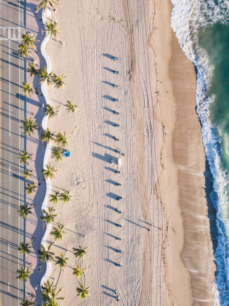 ドローンの観点から日の出フォート ローダーデール ビーチ - southern usa sand textured photography ストックフォトと画像