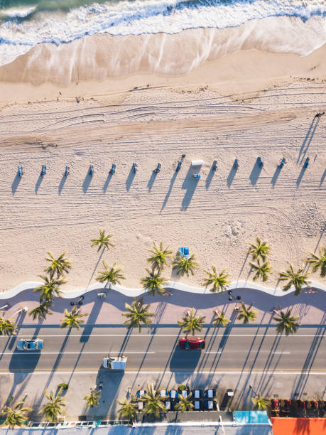 fort lauderdale beach o wschodzie słońca z punktu widzenia drona - sunrise city of sunrise water above zdjęcia i obrazy z banku zdjęć