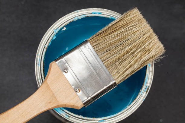 istock Brush and paint on wooden 924179606
