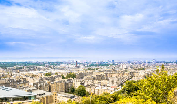 paisaje urbano de edimburgo - la capital de escocia - imperial rome flash fotografías e imágenes de stock