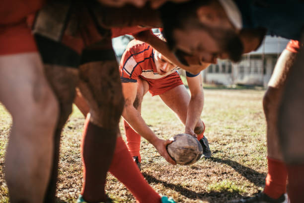 rugbyspelers in spel - rugby scrum stockfoto's en -beelden