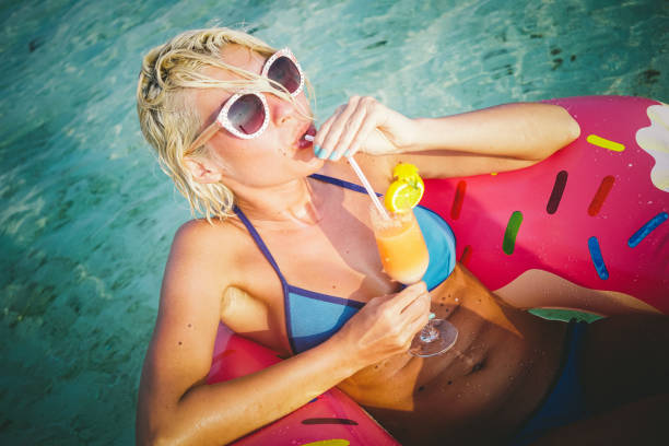istock Attractive woman have cocktail time in ocean, Maldives 924253076