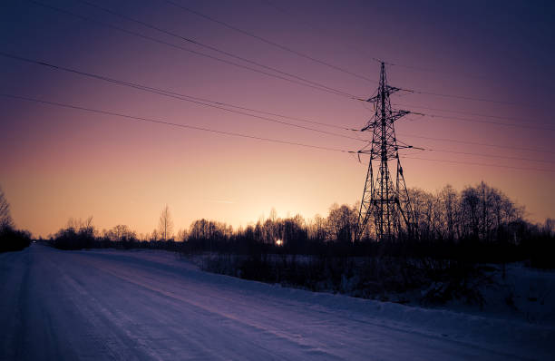 農村地域における電力線 - fuel and power generation power line electricity pylon built structure ストックフォトと画像