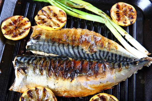 Mackerel fillet grilled with lime slices