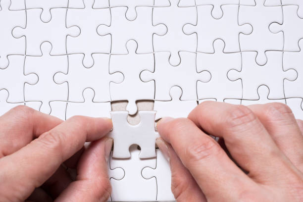 istock Hand business with white blank jigsaw puzzle piece 924297992