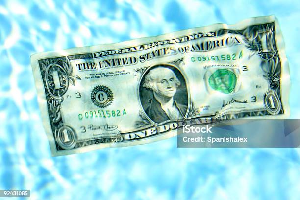 Weitergeführt Werden In Usdollar Stockfoto und mehr Bilder von Auf dem Wasser treiben - Auf dem Wasser treiben, Bankgeschäft, Börse