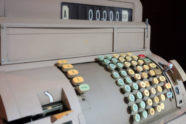 Cash (dinheiro) written in portuguese. Note also the red button in the left side. It is written FIADO !