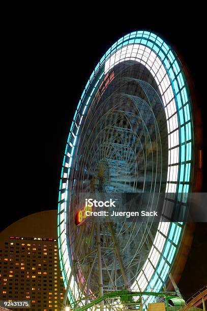 Giant Rodagigante - Fotografias de stock e mais imagens de Ao Ar Livre - Ao Ar Livre, Arranha-céu, Cidade