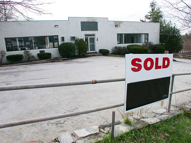 istock real estate - SOLD sign with building 92432228