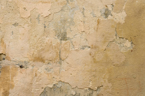 istock Wall fragment with scratches and cracks 924327054