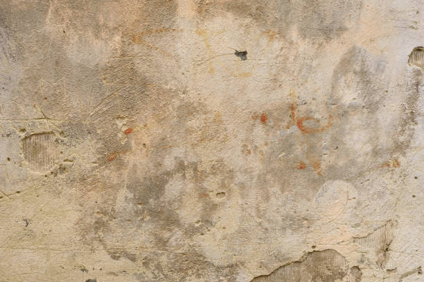istock Wall fragment with scratches and cracks 924327084