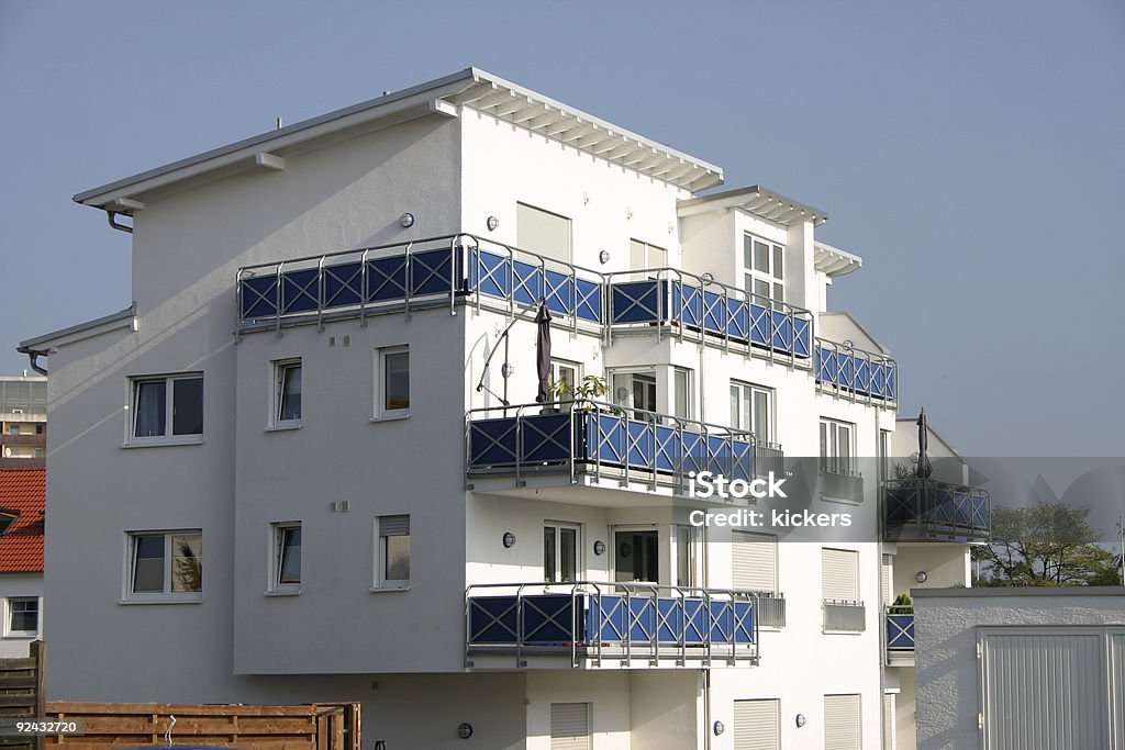 bungalow moderne maison - Photo de Appartement libre de droits