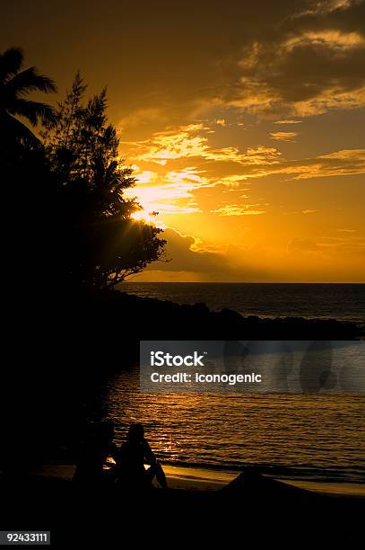 Puesta De Sol Foto de stock y más banco de imágenes de Adulto - Adulto, Agua, Aire libre