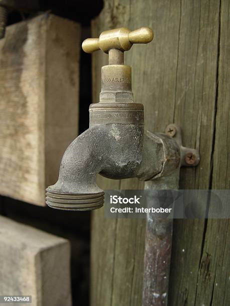 Oldfashion Wasserhahn Am Strand Stockfoto und mehr Bilder von Ausrüstung und Geräte - Ausrüstung und Geräte, Einfädeln, Farbbild