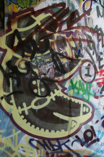 istock Dirty Graffiti in da street 92433677