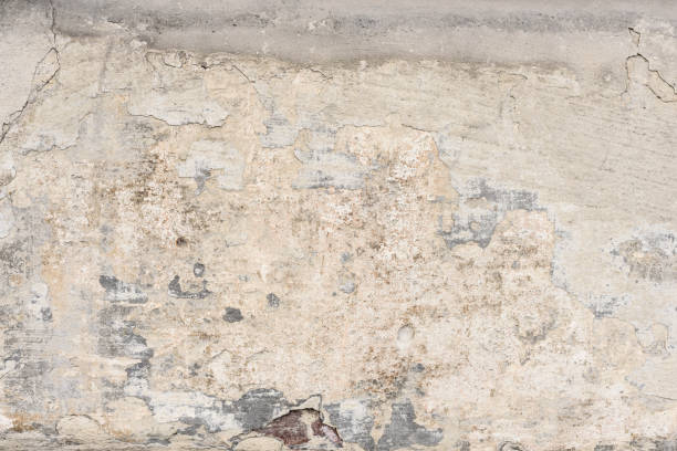 istock Wall fragment with scratches and cracks 924336852