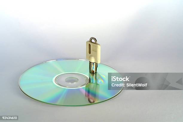 Cdrom Bloqueado Por Chave Ecurity Dados - Fotografias de stock e mais imagens de Apresentação Digital - Apresentação Digital, Backup, Branco