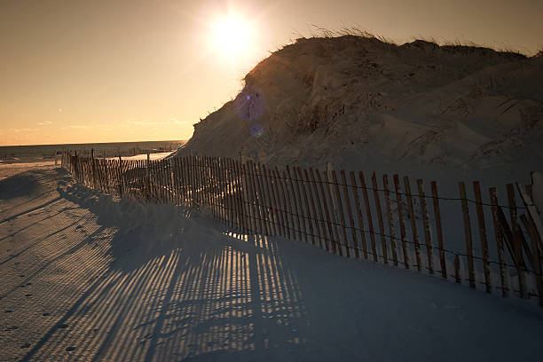 pôr do sol em cape cod tema de praia, mar - dusk shadow dry sandbar - fotografias e filmes do acervo
