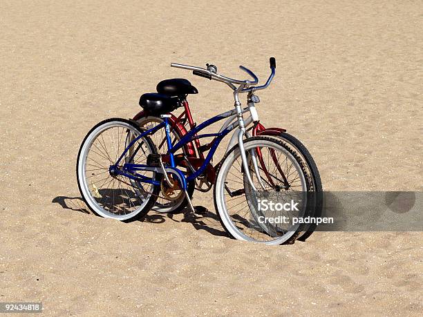 Пляж Прогулочные Суда Его Её Велотренажеры — стоковые фотографии и другие картинки Веселье - Веселье, Горизонтальный, Двухколёсный велосипед