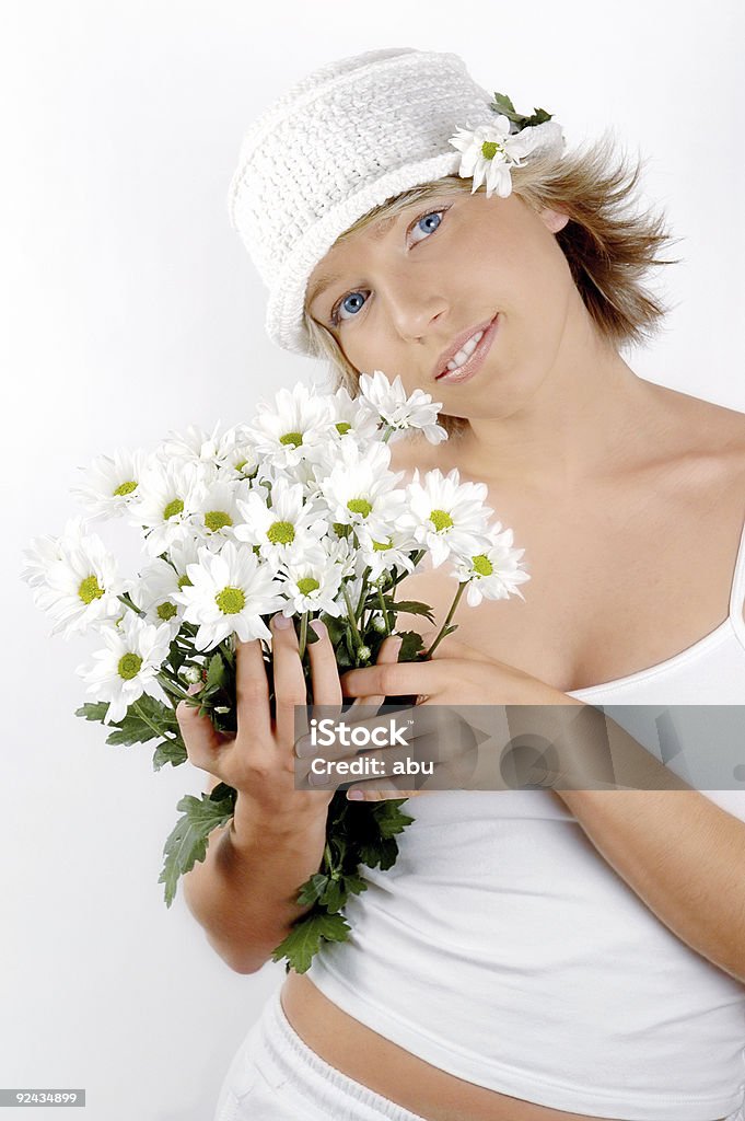 Mädchen mit Haufen Blumen - Lizenzfrei Attraktive Frau Stock-Foto