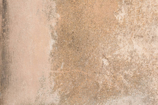 istock Wall fragment with scratches and cracks 924352562