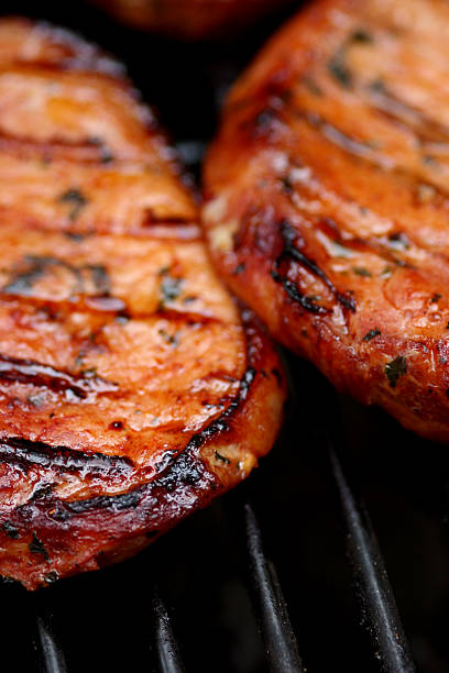 calientes de carne caliente - charbroil fotografías e imágenes de stock