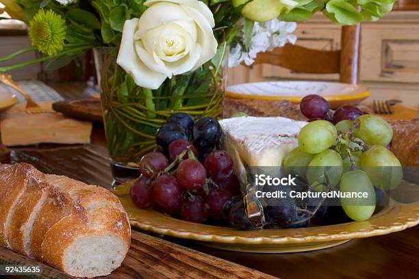 Foto de Jantar Para 2 e mais fotos de stock de Baguete - Baguete, Bebida, Botar a Mesa