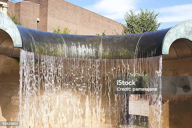 Hombre Hacer Fuente Foto de stock y más banco de imágenes de Agua - Agua, Aire libre, Arco - Característica arquitectónica