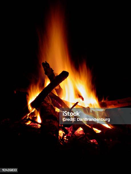 Lagerfeuer Brennen Stockfoto und mehr Bilder von Brennen - Brennen, Camping, Farbbild