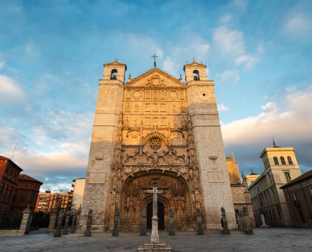 san pablo kerk in valladolid in de schemering - koning filips iv van frankrijk fotos stockfoto's en -beelden