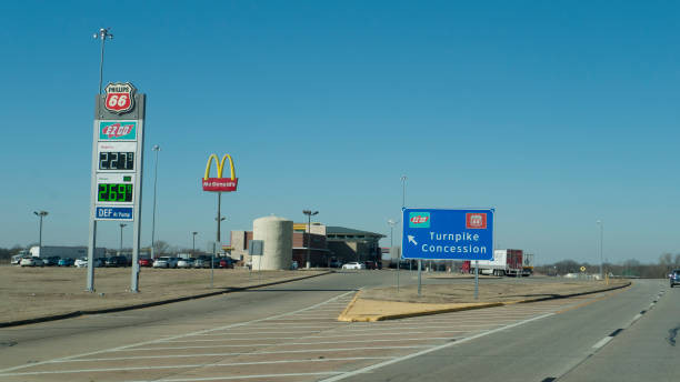 muskogee turnpike concessões, oklahoma, eua - 25 de janeiro de 2018 - pike street - fotografias e filmes do acervo