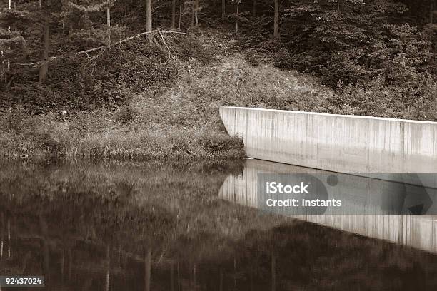 Dam Stockfoto und mehr Bilder von Ausgedörrt - Ausgedörrt, Bedecken, Bewässern