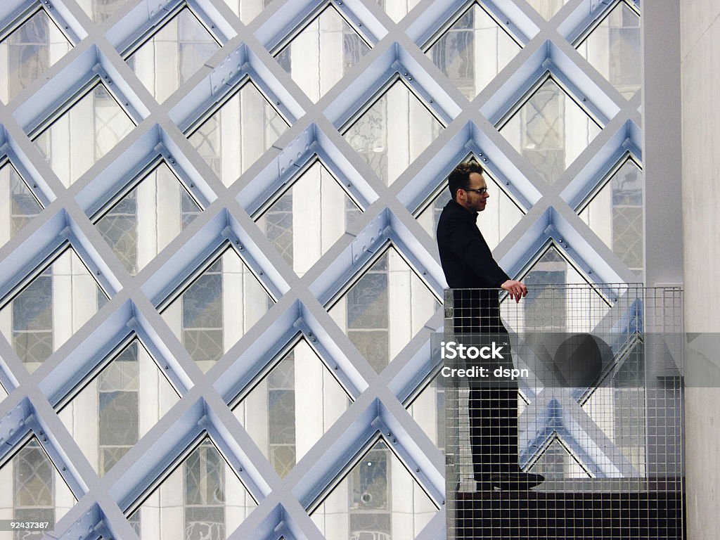 Business-Anzug auf einem Balkon 4 - Lizenzfrei Gitter Stock-Foto