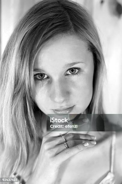 Jovem Menina Bonito - Fotografias de stock e mais imagens de 20-24 Anos - 20-24 Anos, 20-29 Anos, Adolescente
