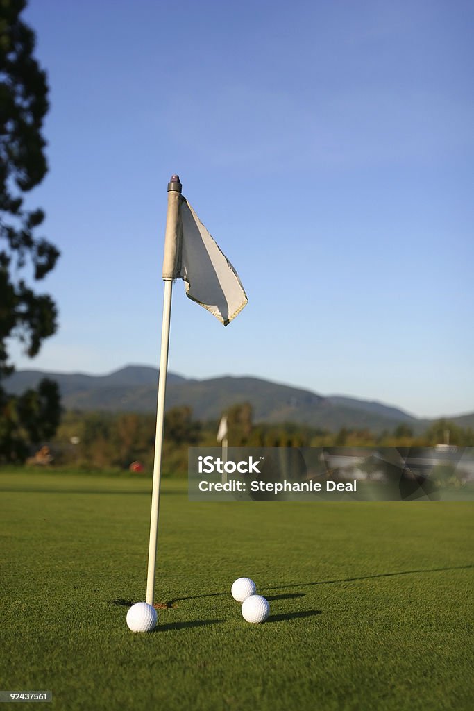 ゴルフボールは、3 つのパッティンググリーン - カラー画像のロイヤリティフリーストックフォト