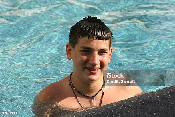 Teenagerswimmingpool Unsharpened Stockfoto und mehr Bilder von Halskette - Halskette, Jungen, Beige