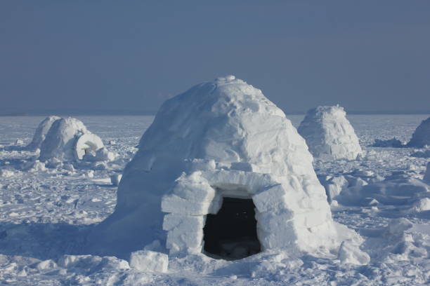 Dimora invernale di Eschimesi. igloo.  Villaggio degli eschimesi. - foto stock