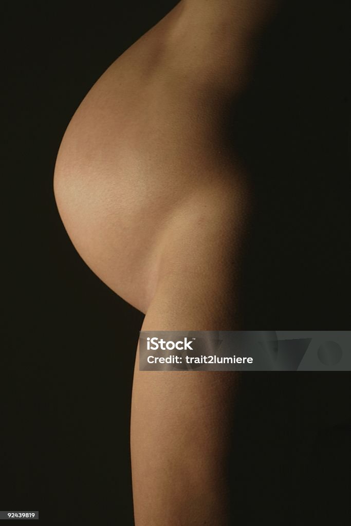 Enorme barriga de uma mulher grávida - Foto de stock de Grávida royalty-free