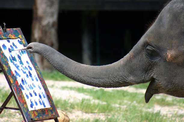Elefante dipinto di una foto con il busto attivo. - foto stock