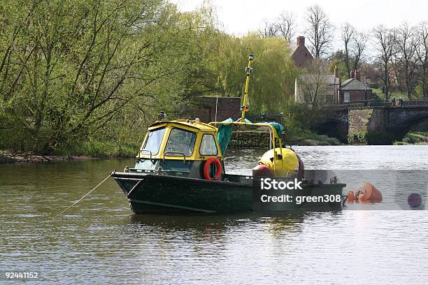 Barco De Trabalho - Fotografias de stock e mais imagens de Amarelo - Amarelo, Ao Ar Livre, Atracado