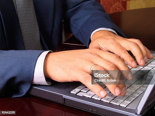 Trabajador De Foto de stock y más banco de imágenes de Adulto - Adulto, Color - Tipo de imagen, Ejecutivo